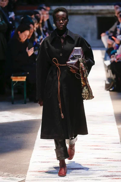 Look 27